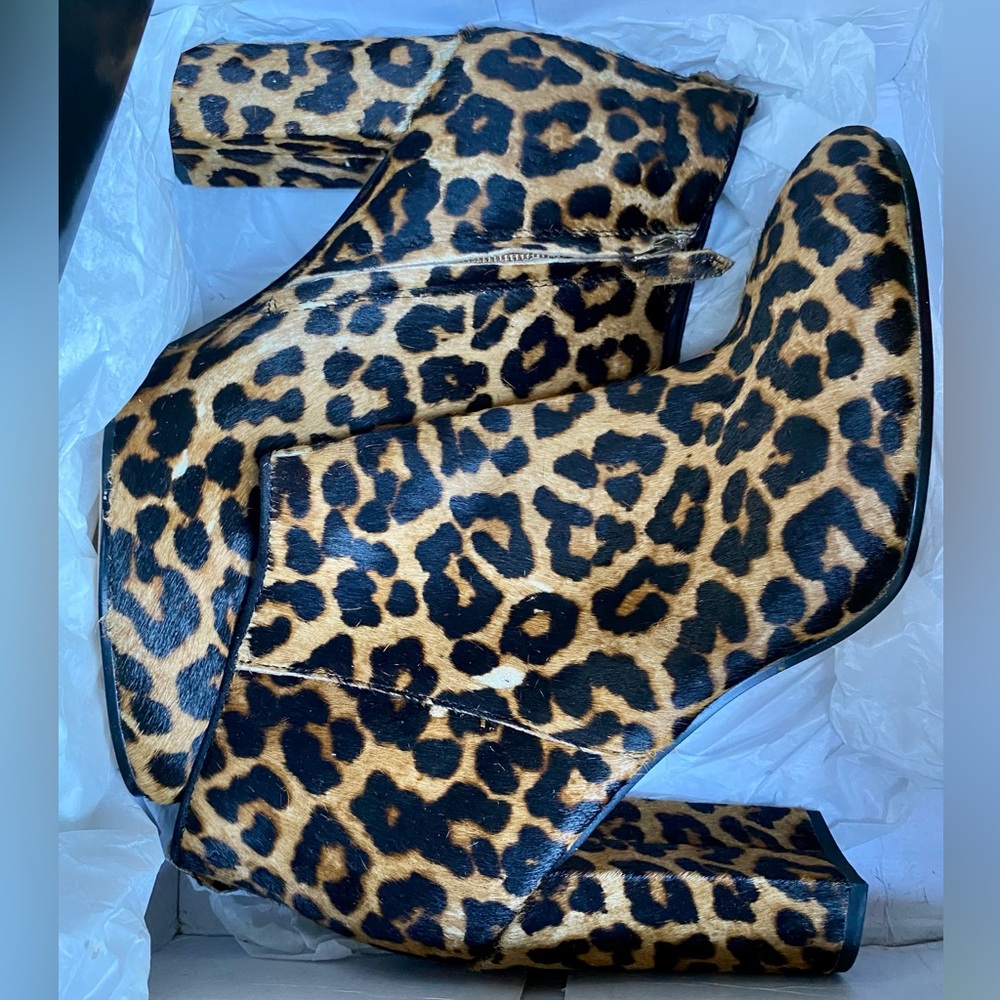 Sam Edelman Leopard Ankle Booties 🐆 - Picture 8 of 11